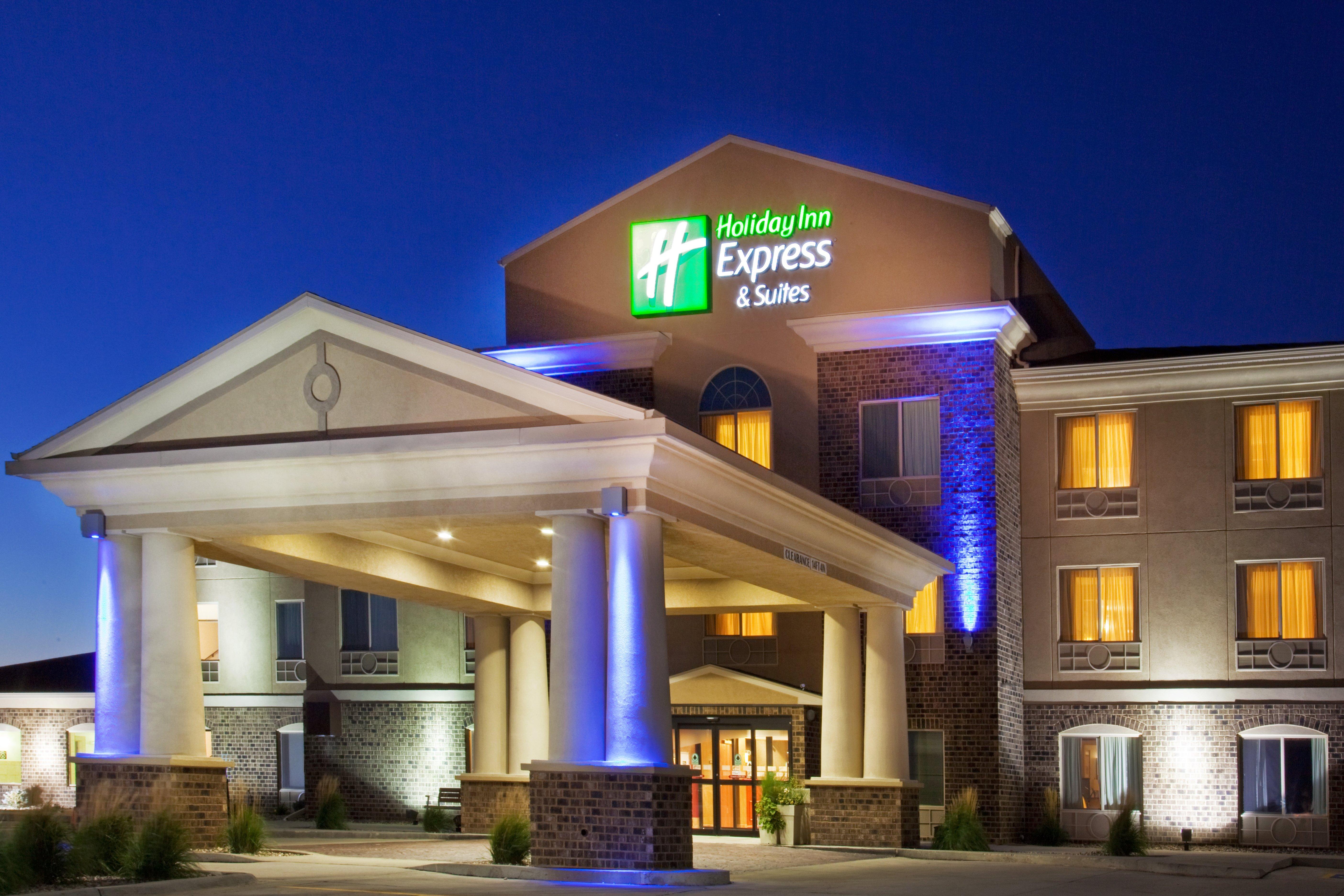 Holiday Inn Express & Suites Sioux Center, An Ihg Hotel Exterior photo