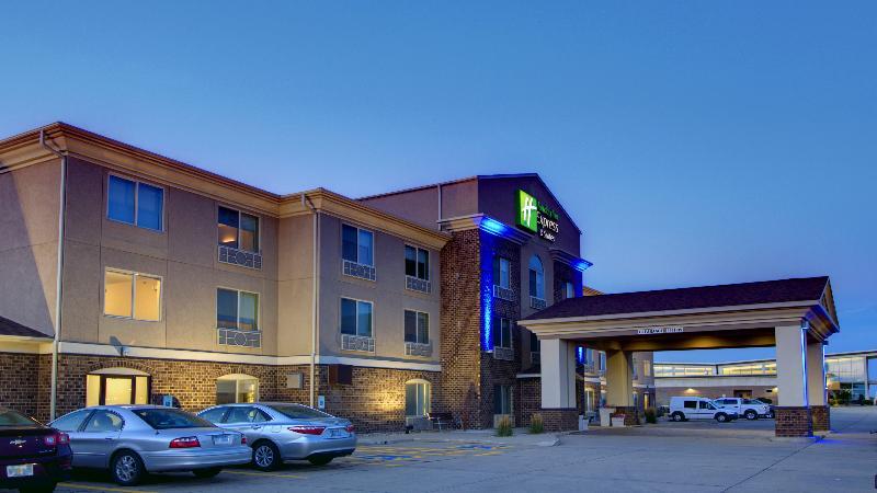 Holiday Inn Express & Suites Sioux Center, An Ihg Hotel Exterior photo